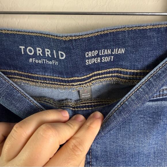 Torrid Distressed Crop Lean Jean Skinny Super Soft High-Rise Jean 2X 14589505 - Picture 6 of 15
